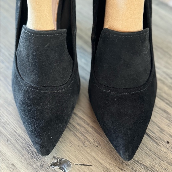 Donald Pliner Black Suede Chunky Heels (7.5) - Picture 2 of 8